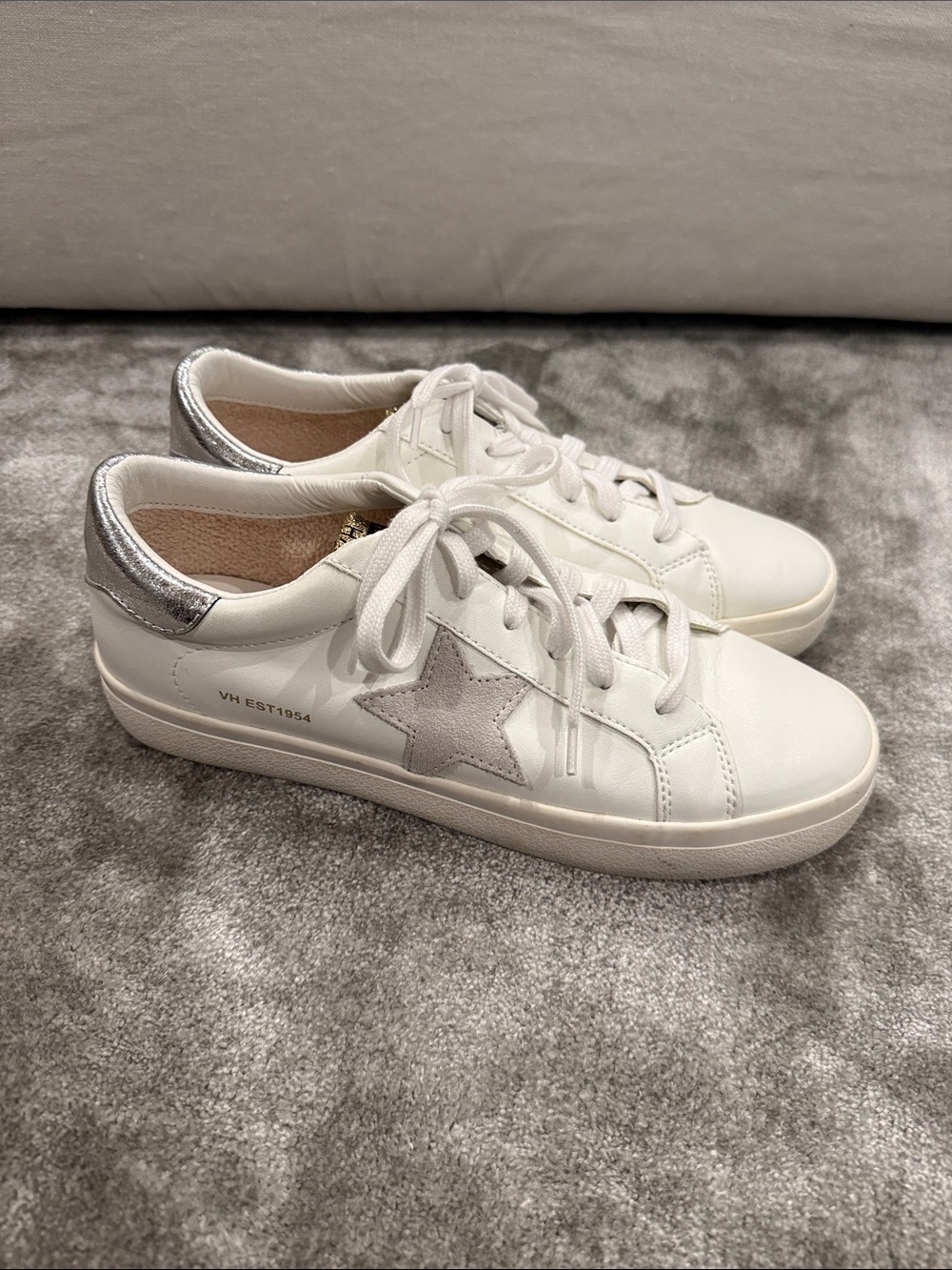 Vintage Havana White Leather Sneakers with Silver Heel and Light Gray Star